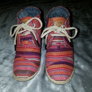 Toms printed booties